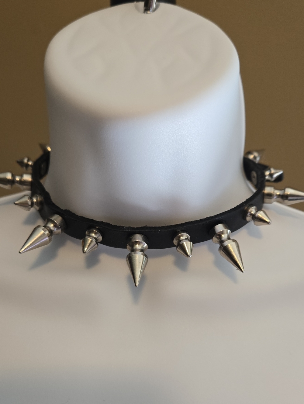 UNISEX OS Black Spiked Choker Necklace - Edgy Punk Statement